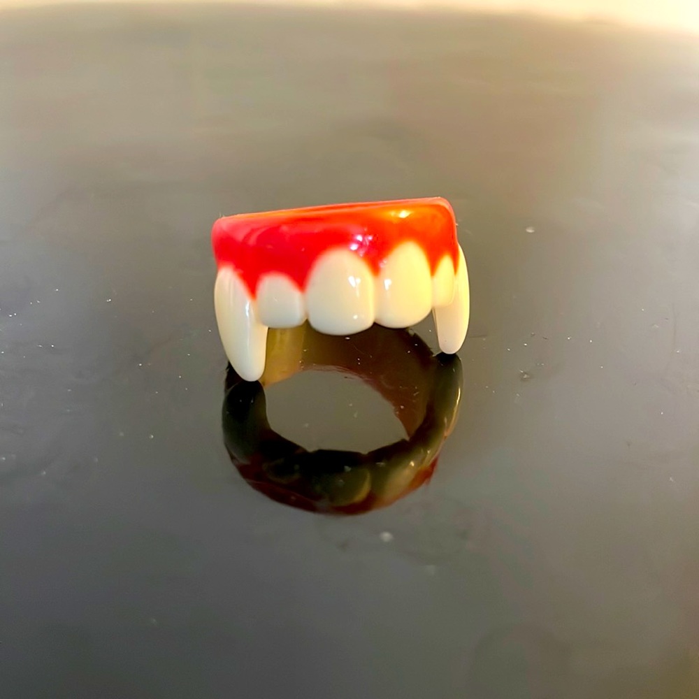 Vampire teeth ring size 6